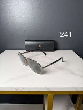 David become Aviator Sunglasses in Gunmetal with Gray Lenses